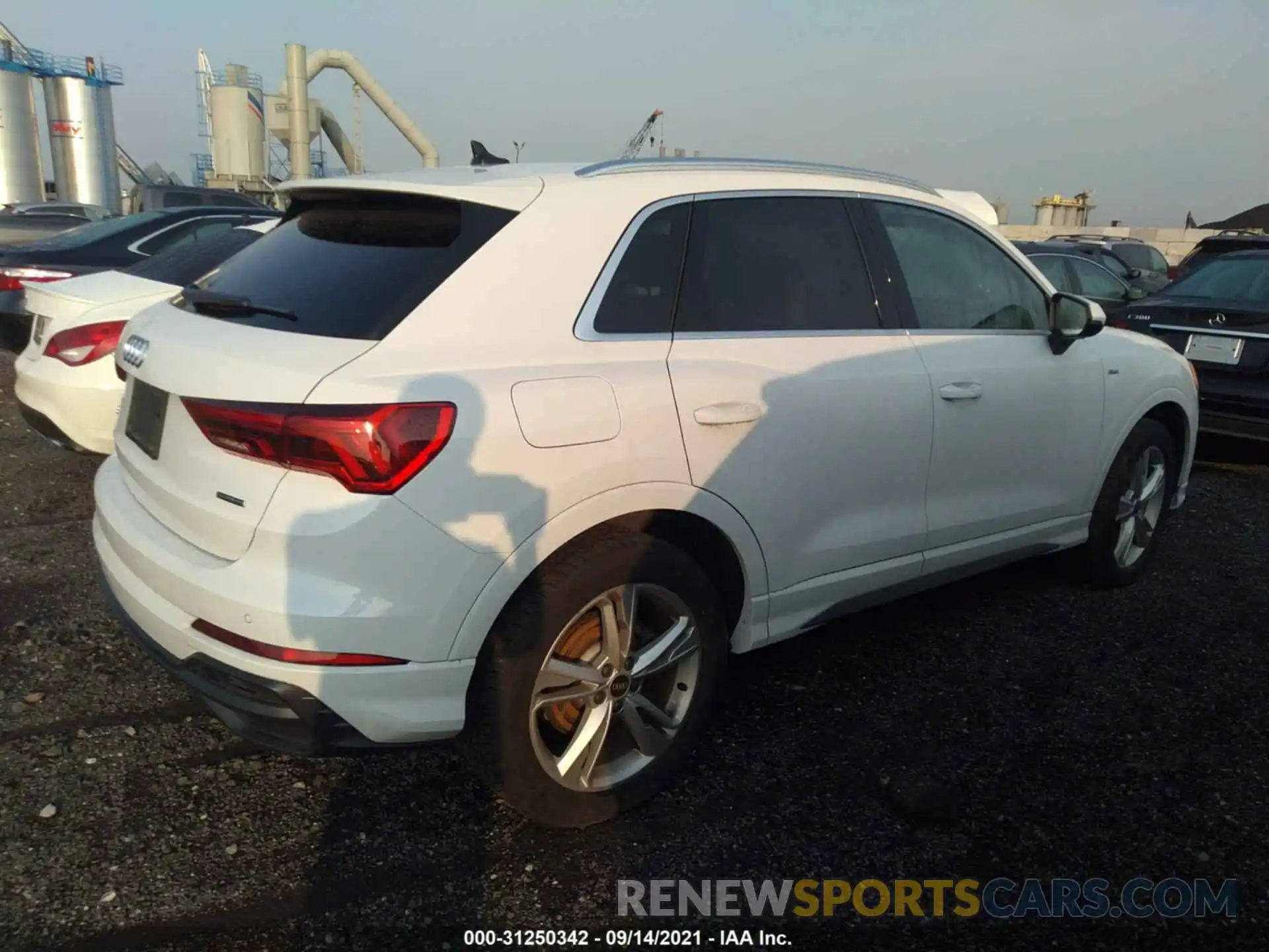 4 Photograph of a damaged car WA1DECF39M1025351 AUDI Q3 2021