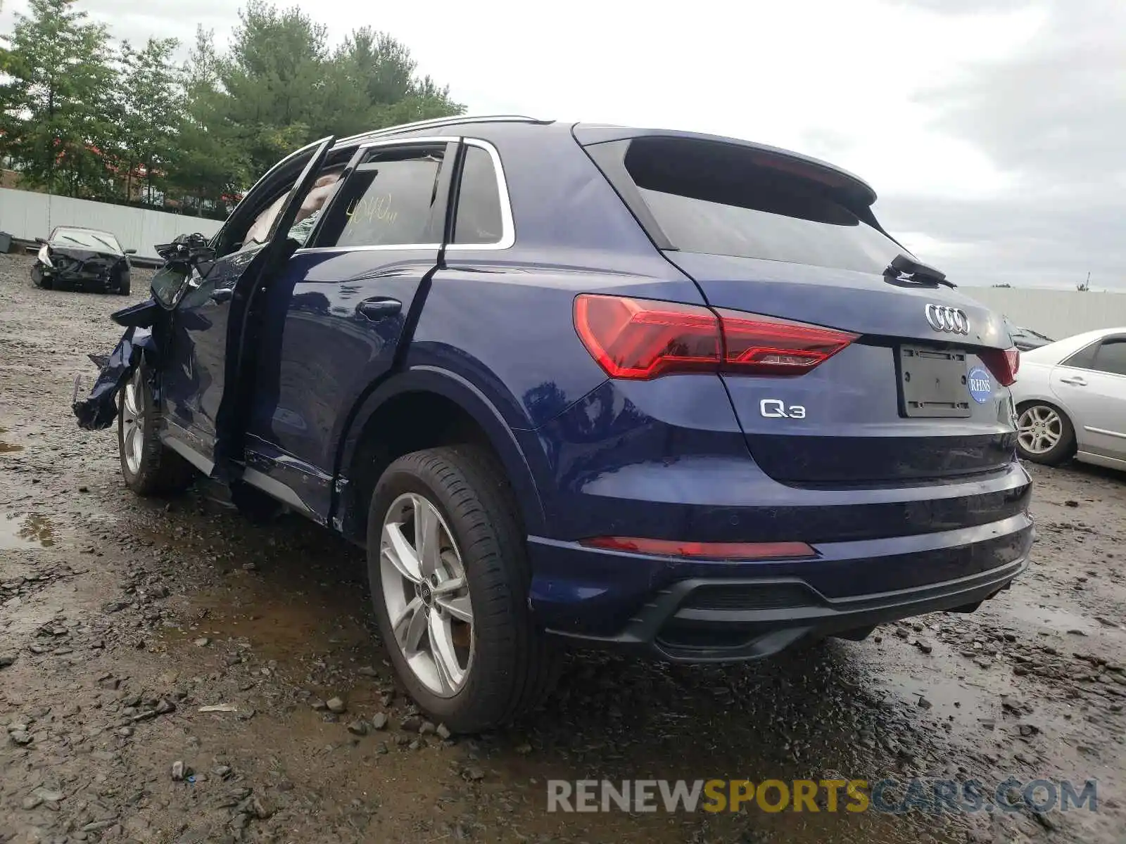 3 Photograph of a damaged car WA1DECF39M1057040 AUDI Q3 2021