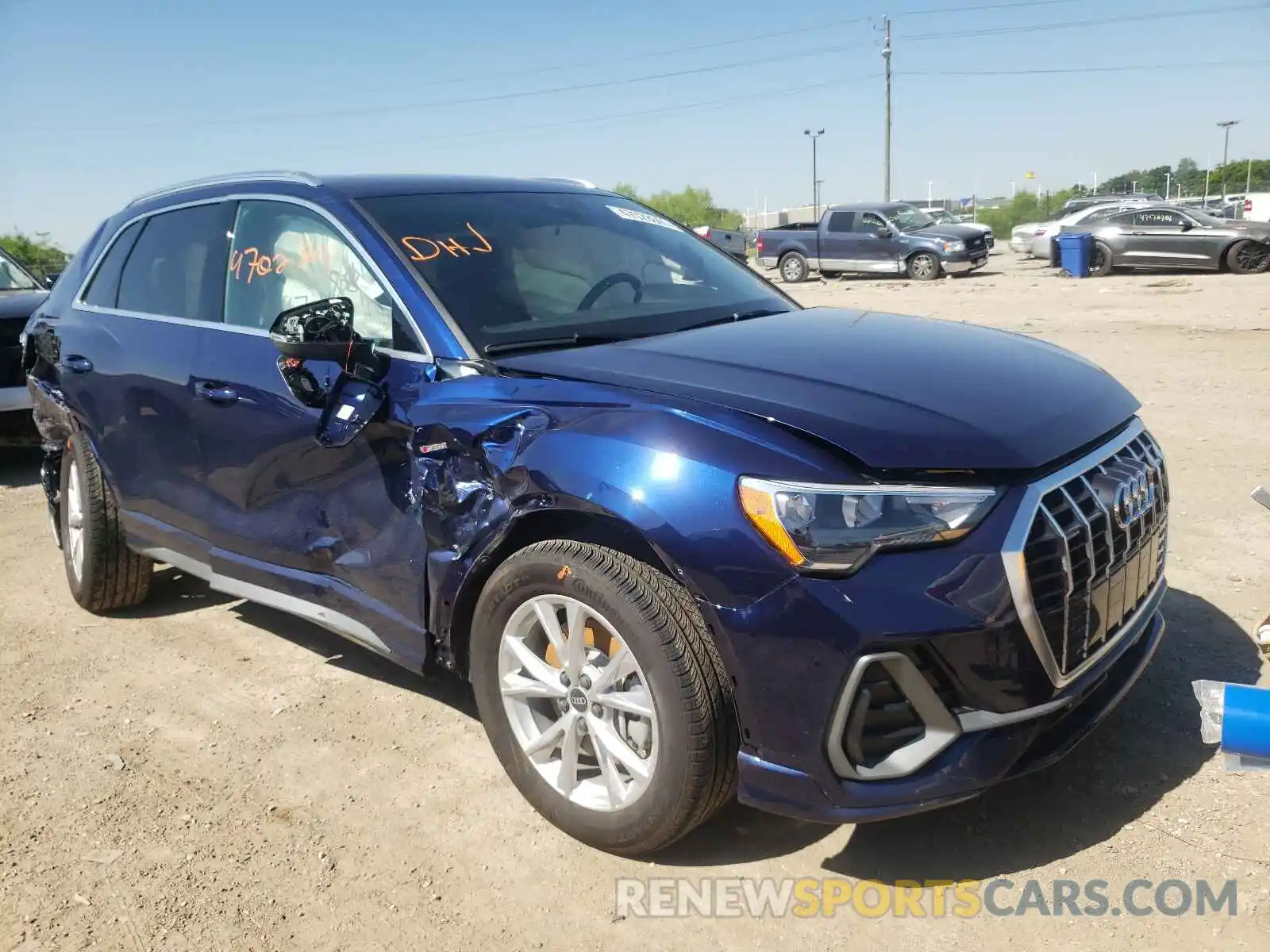 1 Photograph of a damaged car WA1DECF39M1072573 AUDI Q3 2021