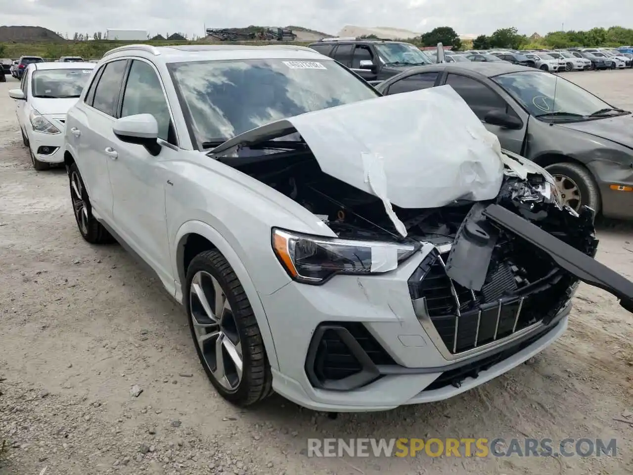 1 Photograph of a damaged car WA1DECF39M1153136 AUDI Q3 2021