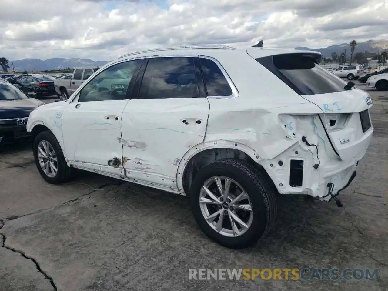 2 Photograph of a damaged car WA1EECF30M1119333 AUDI Q3 2021