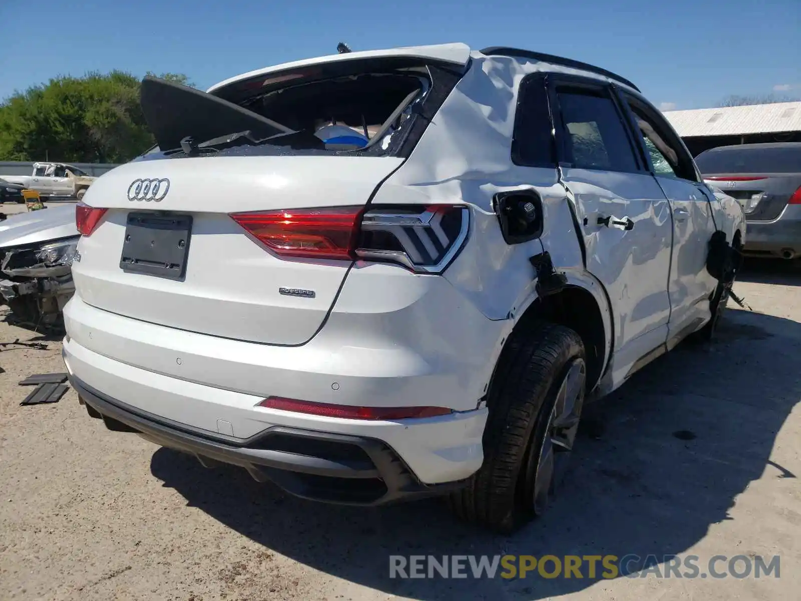 4 Photograph of a damaged car WA1EECF31M1053665 AUDI Q3 2021