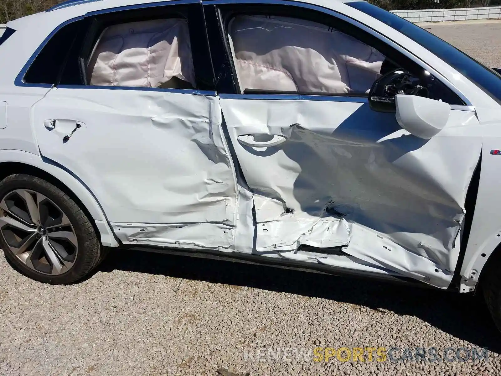 9 Photograph of a damaged car WA1EECF32M1006662 AUDI Q3 2021