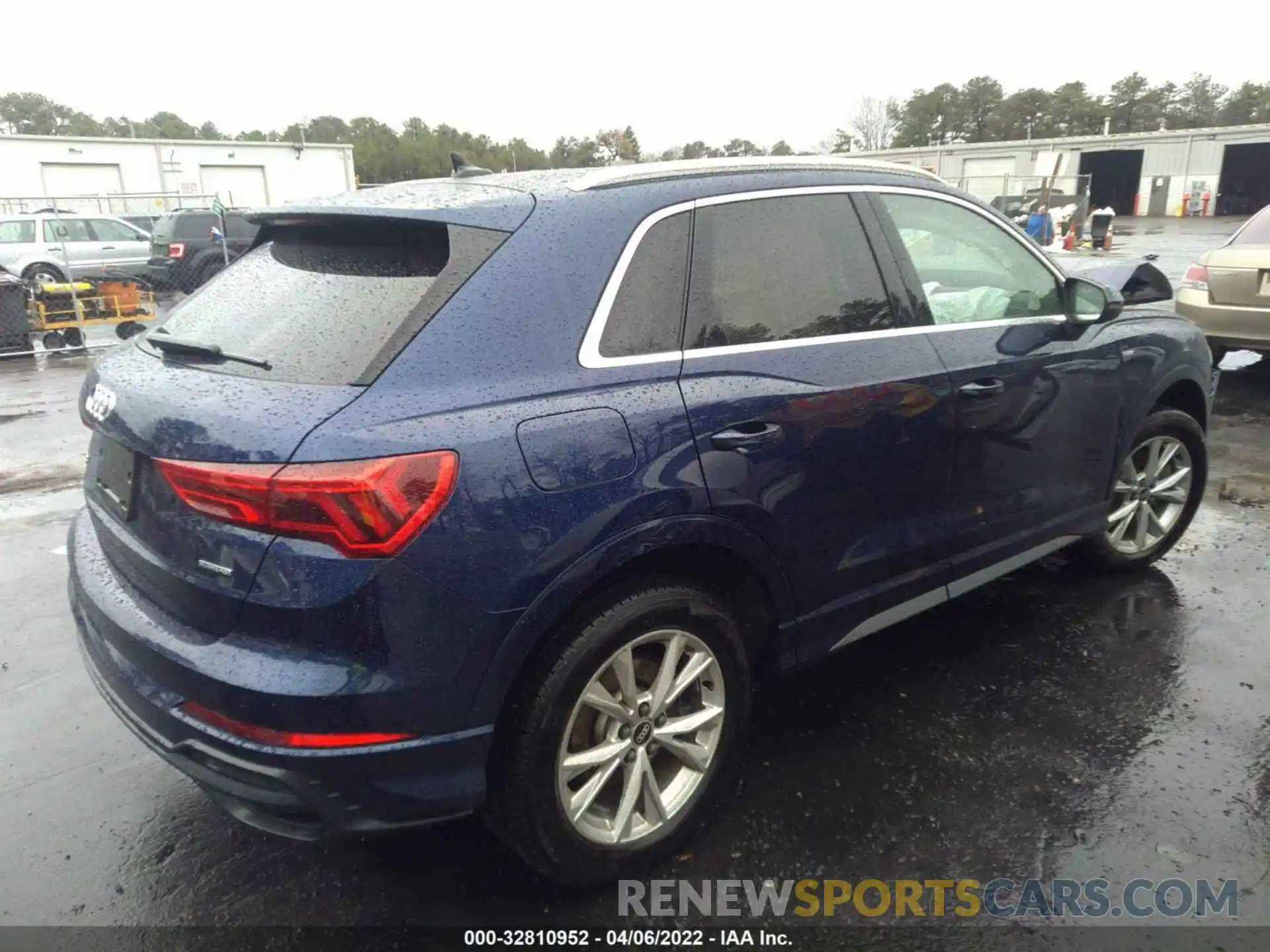 4 Photograph of a damaged car WA1EECF32M1031173 AUDI Q3 2021