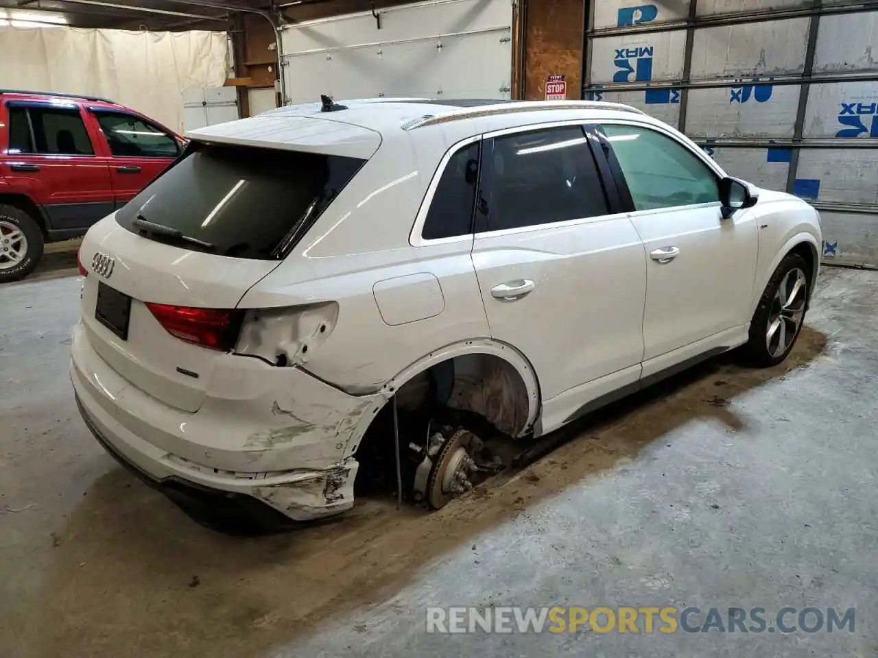 4 Photograph of a damaged car WA1EECF33M1132559 AUDI Q3 2021