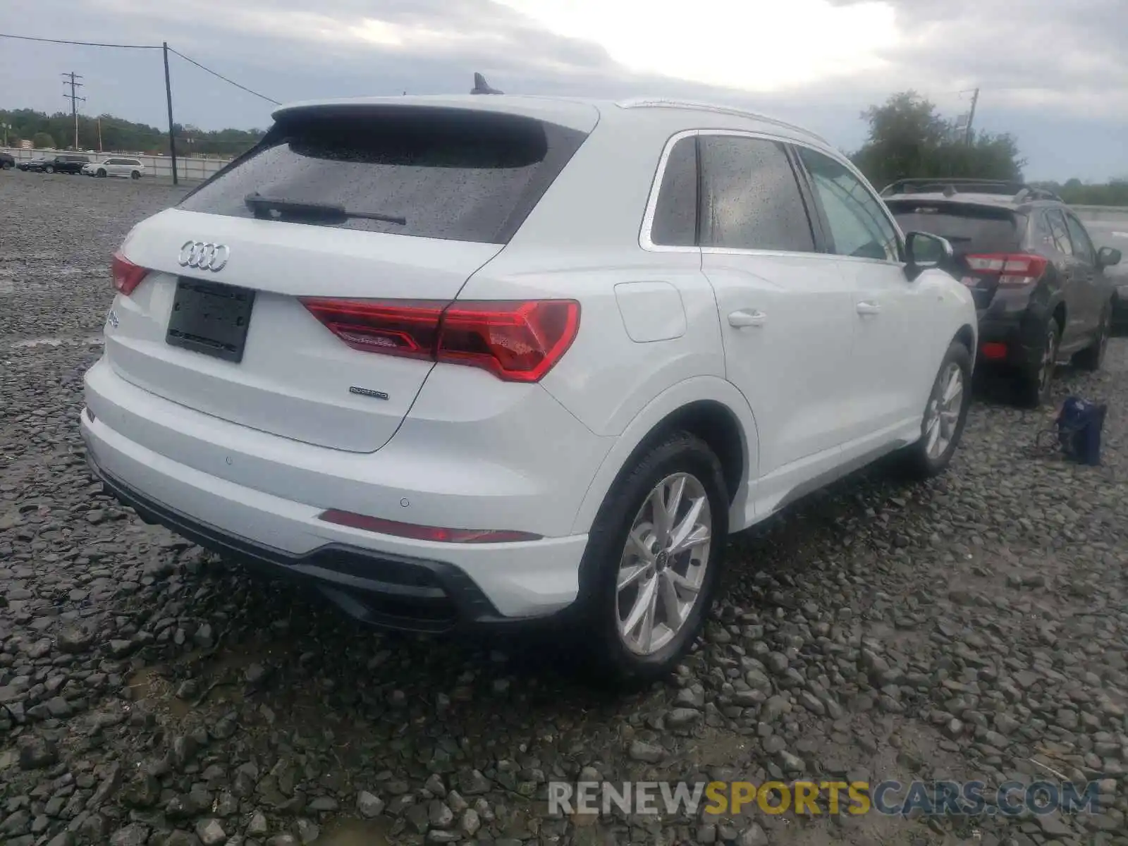 4 Photograph of a damaged car WA1EECF34M1086109 AUDI Q3 2021