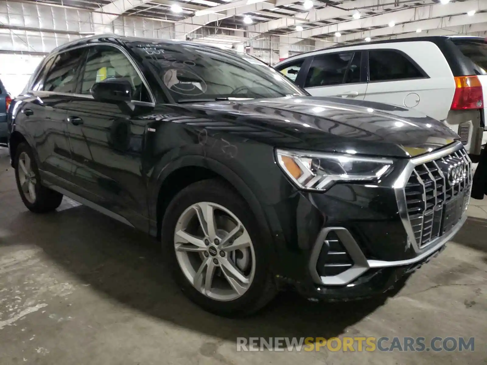 1 Photograph of a damaged car WA1EECF35M1043429 AUDI Q3 2021