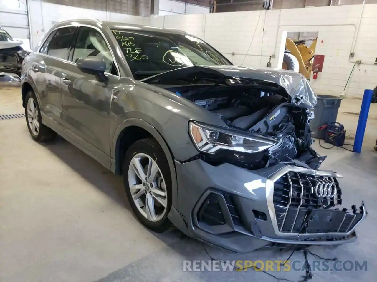 1 Photograph of a damaged car WA1EECF36M1009225 AUDI Q3 2021