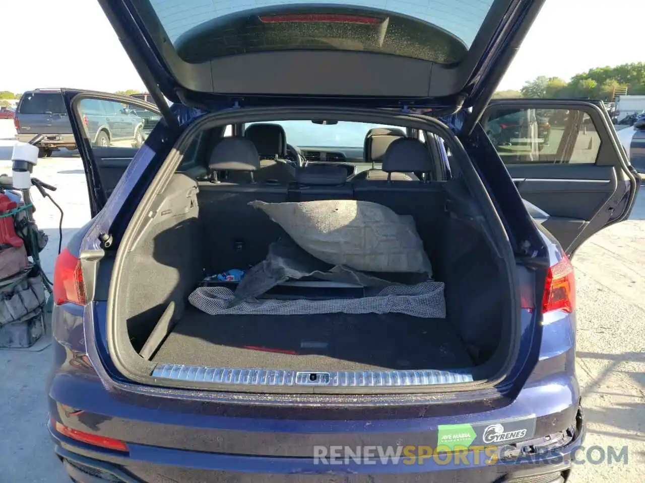 9 Photograph of a damaged car WA1EECF36M1024341 AUDI Q3 2021