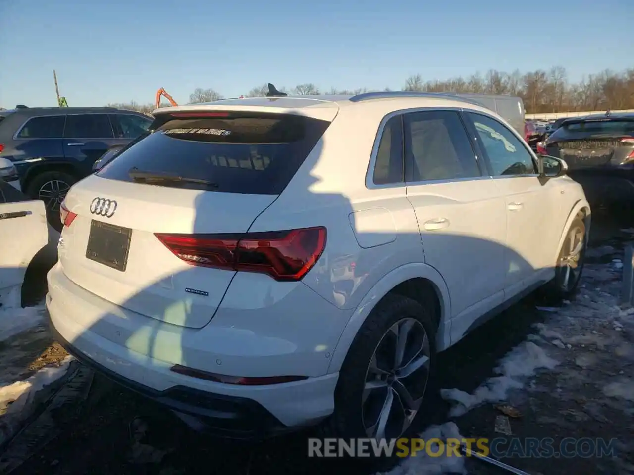 4 Photograph of a damaged car WA1EECF36M1046405 AUDI Q3 2021