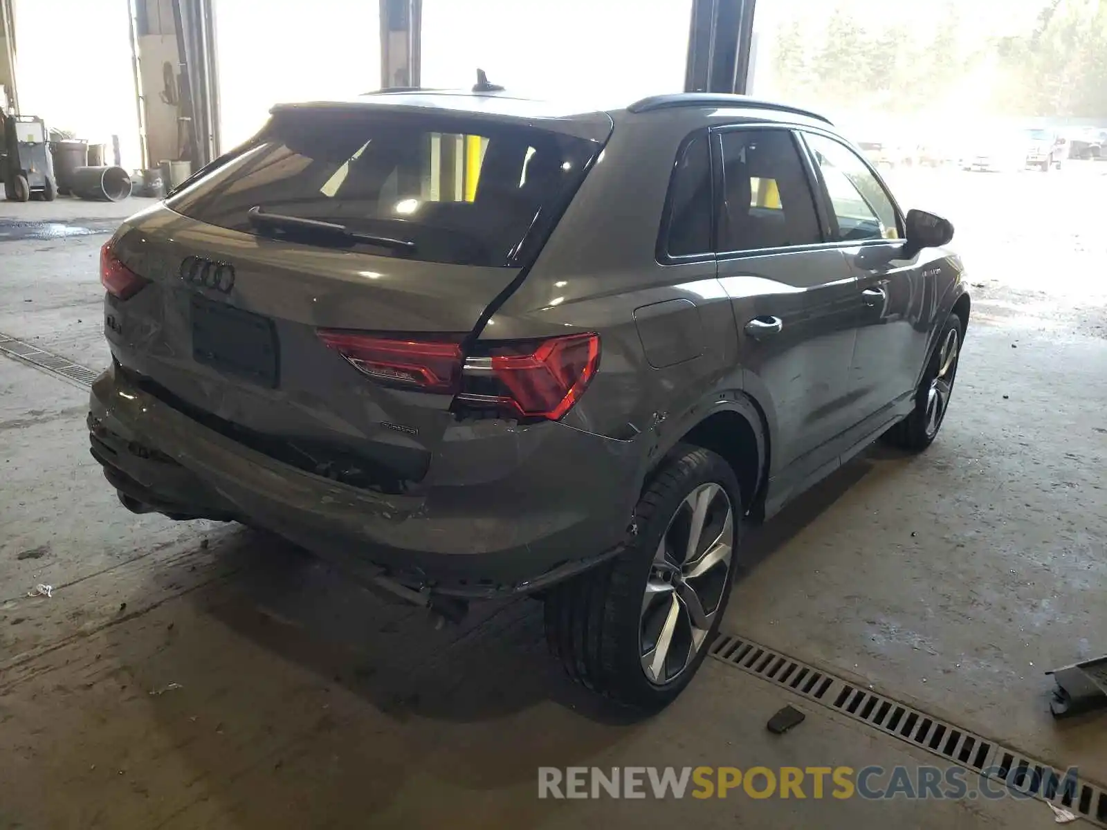 4 Photograph of a damaged car WA1EECF36M1075306 AUDI Q3 2021