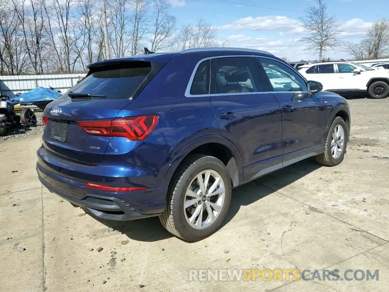 3 Photograph of a damaged car WA1EECF38M1033719 AUDI Q3 2021