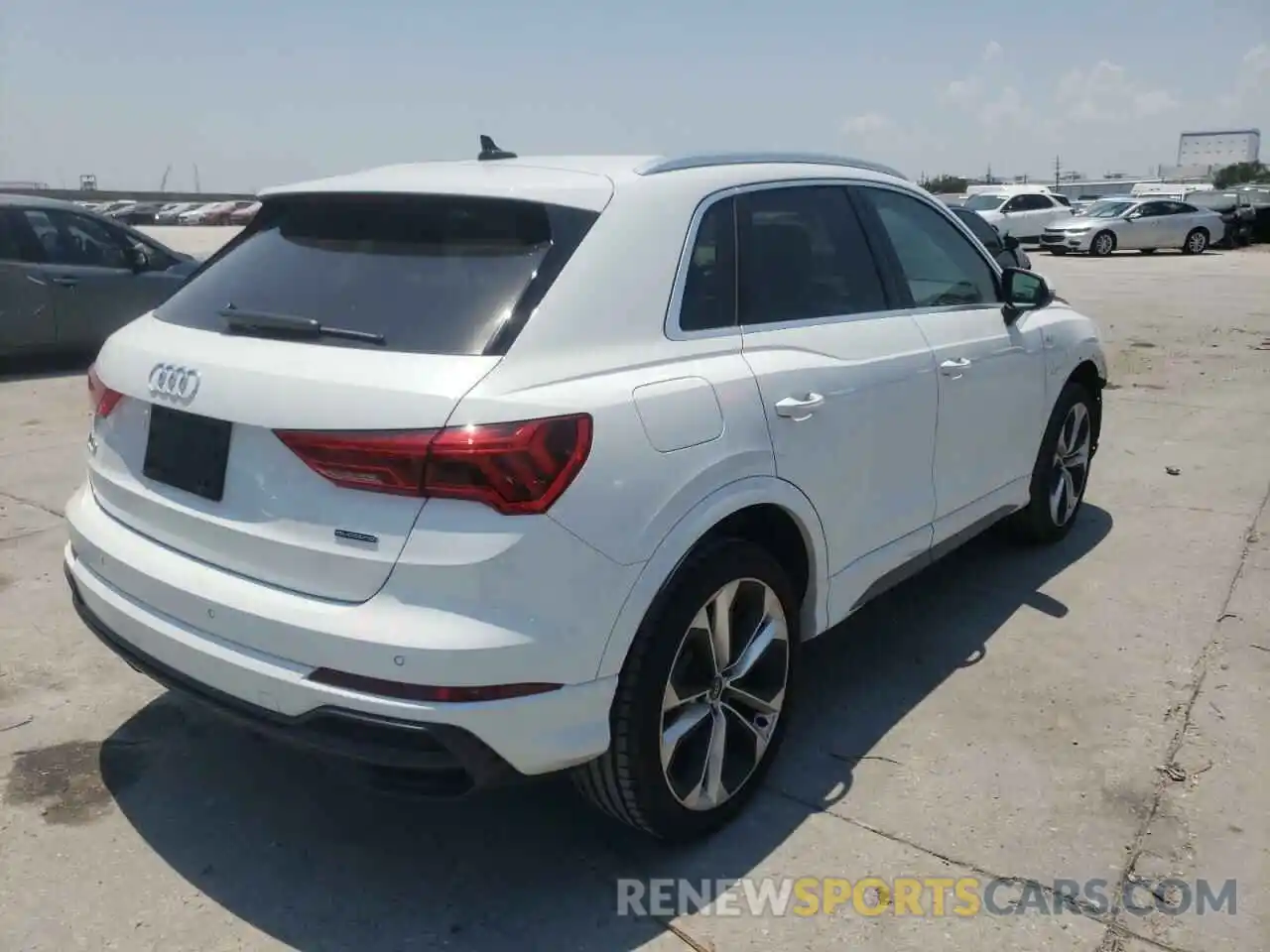 4 Photograph of a damaged car WA1EECF38M1081642 AUDI Q3 2021