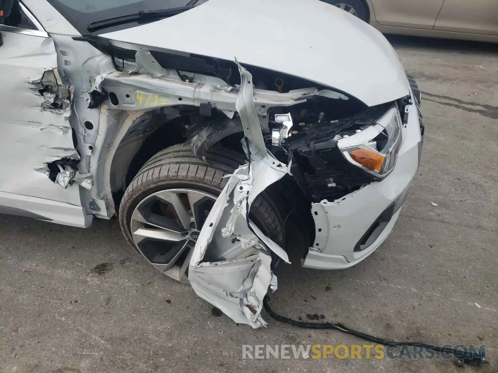 9 Photograph of a damaged car WA1EECF39M1050481 AUDI Q3 2021