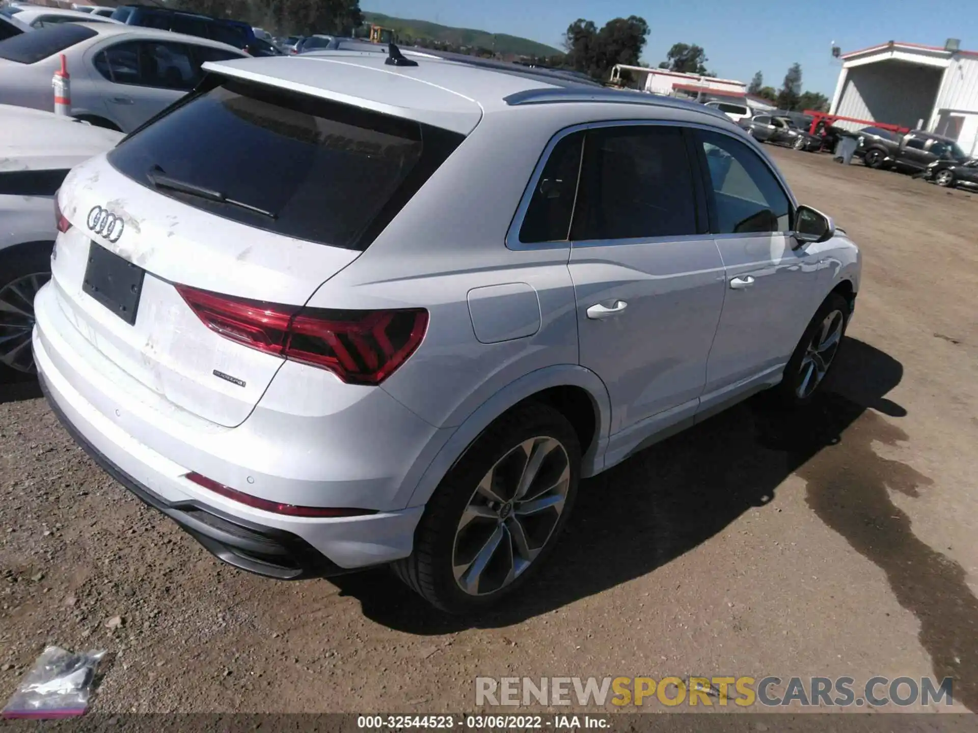 4 Photograph of a damaged car WA1EECF3XM1142067 AUDI Q3 2021