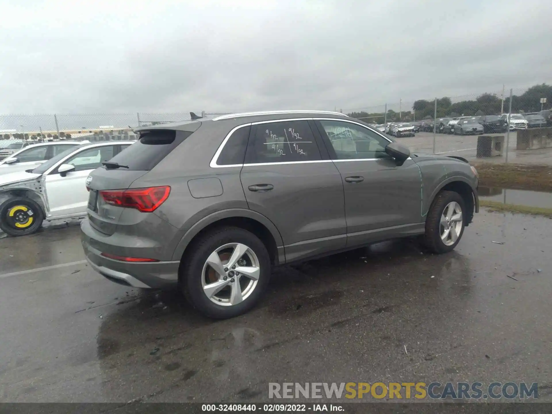 4 Photograph of a damaged car WA1AUCF30N1001625 AUDI Q3 2022