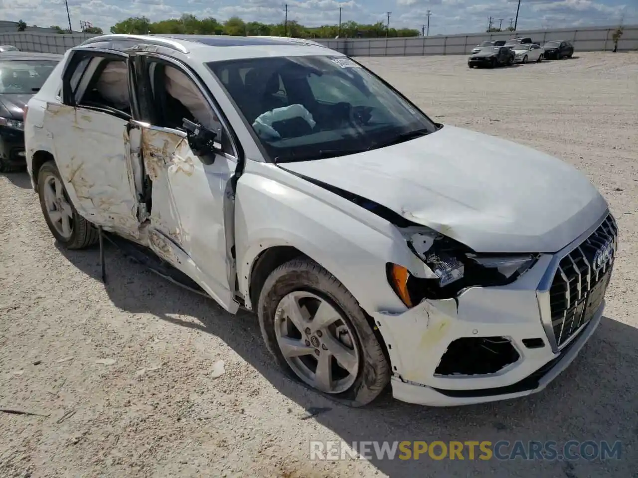 1 Photograph of a damaged car WA1AUCF37N1002853 AUDI Q3 2022