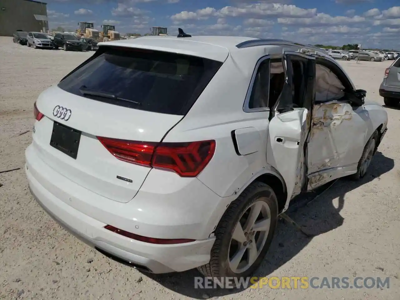 4 Photograph of a damaged car WA1AUCF37N1002853 AUDI Q3 2022