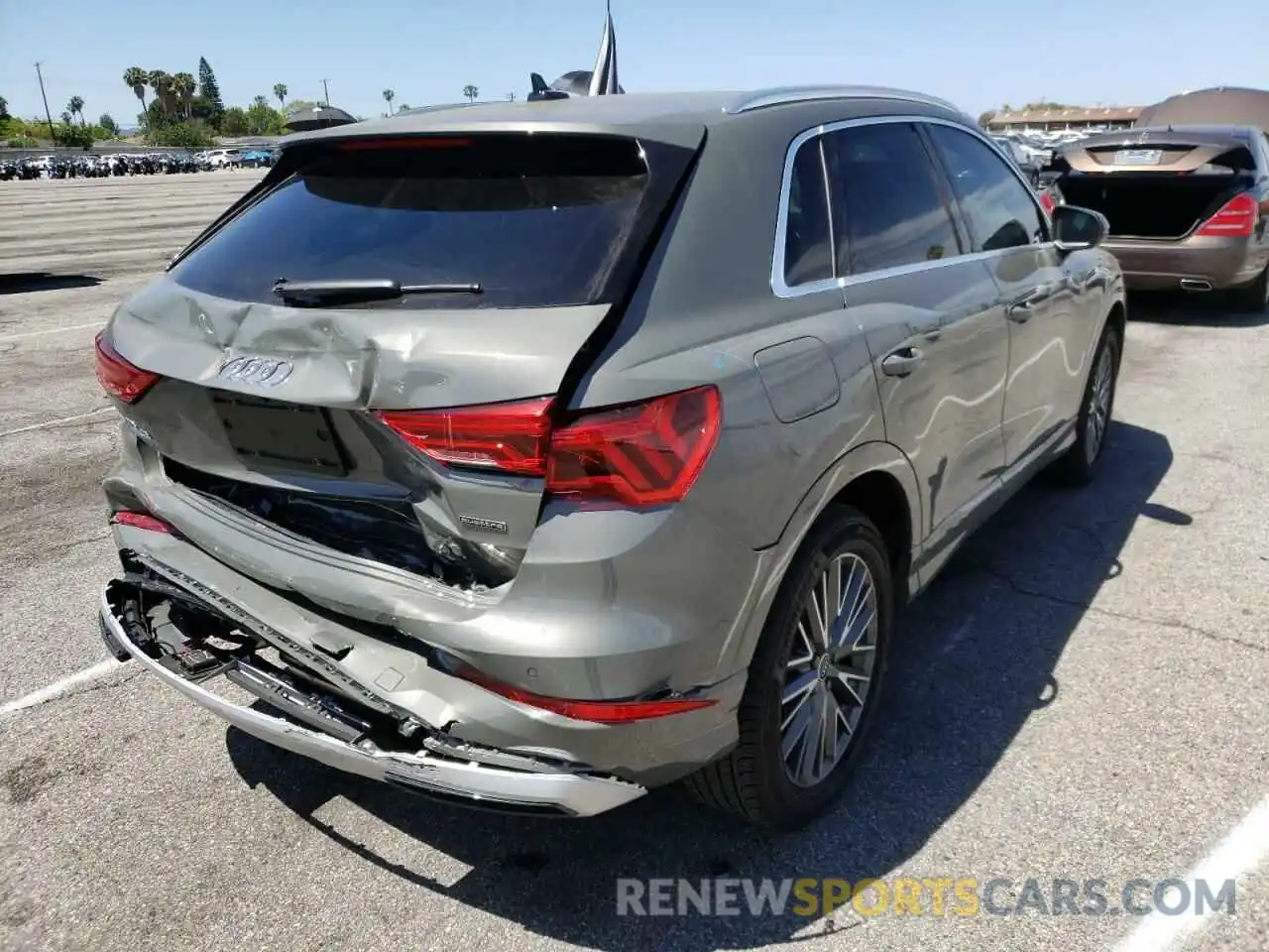 4 Photograph of a damaged car WA1AUCF38N1023856 AUDI Q3 2022