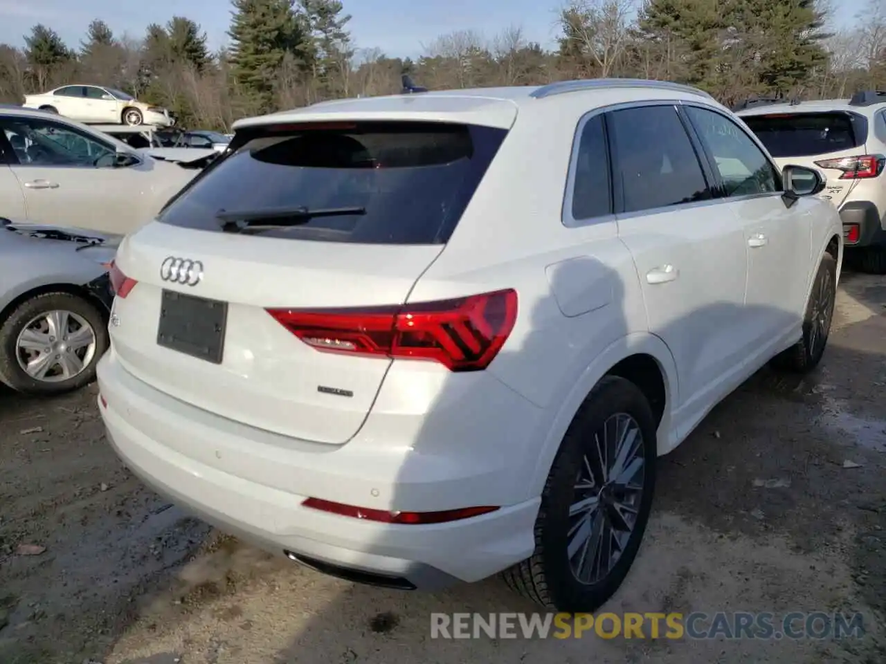 4 Photograph of a damaged car WA1AUCF39N1005124 AUDI Q3 2022