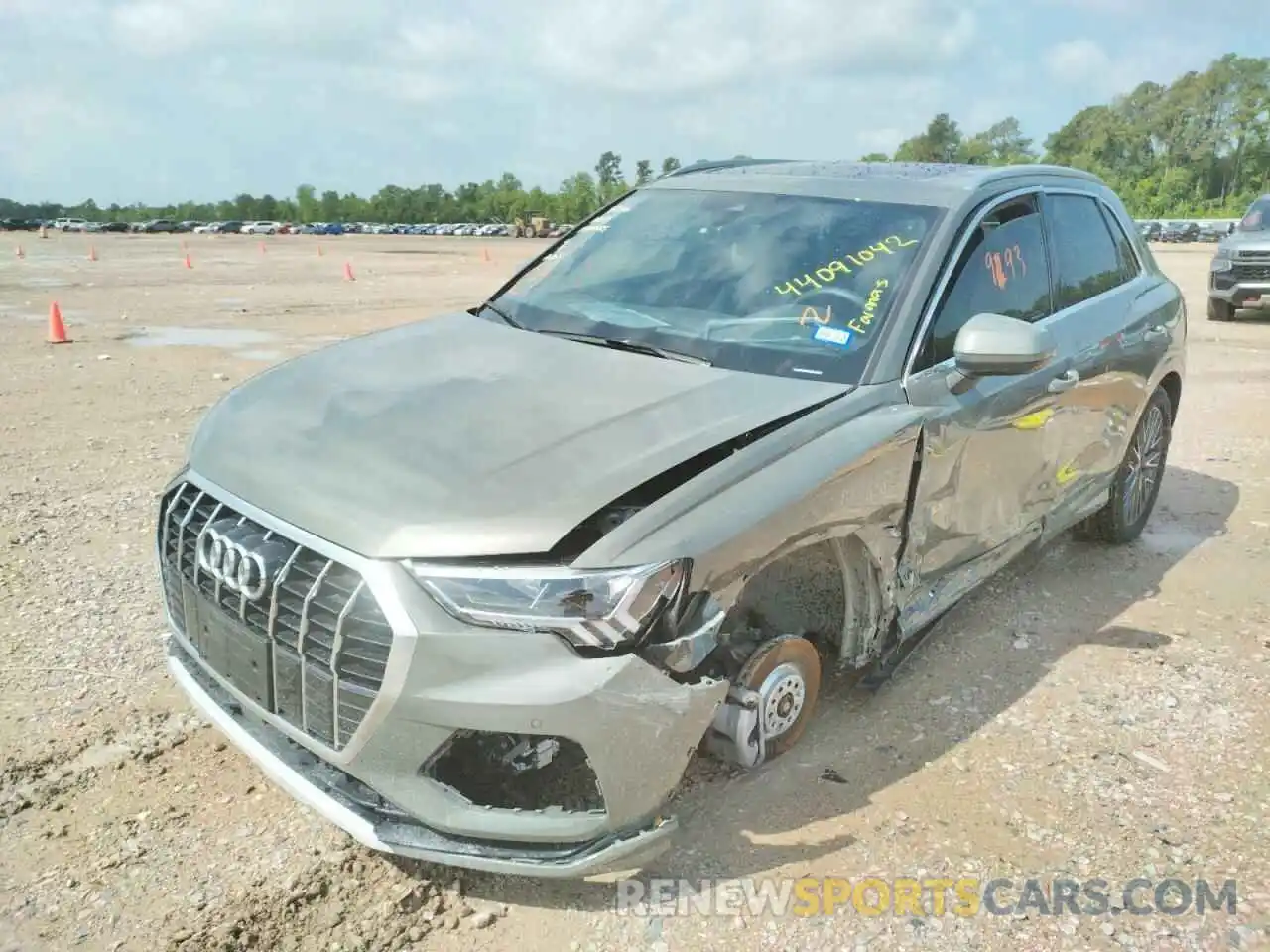 2 Photograph of a damaged car WA1BUCF3XN1009283 AUDI Q3 2022