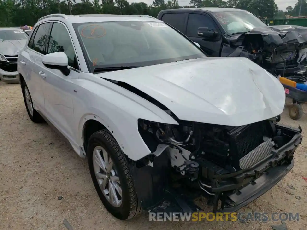 1 Photograph of a damaged car WA1DECF30N1026681 AUDI Q3 2022