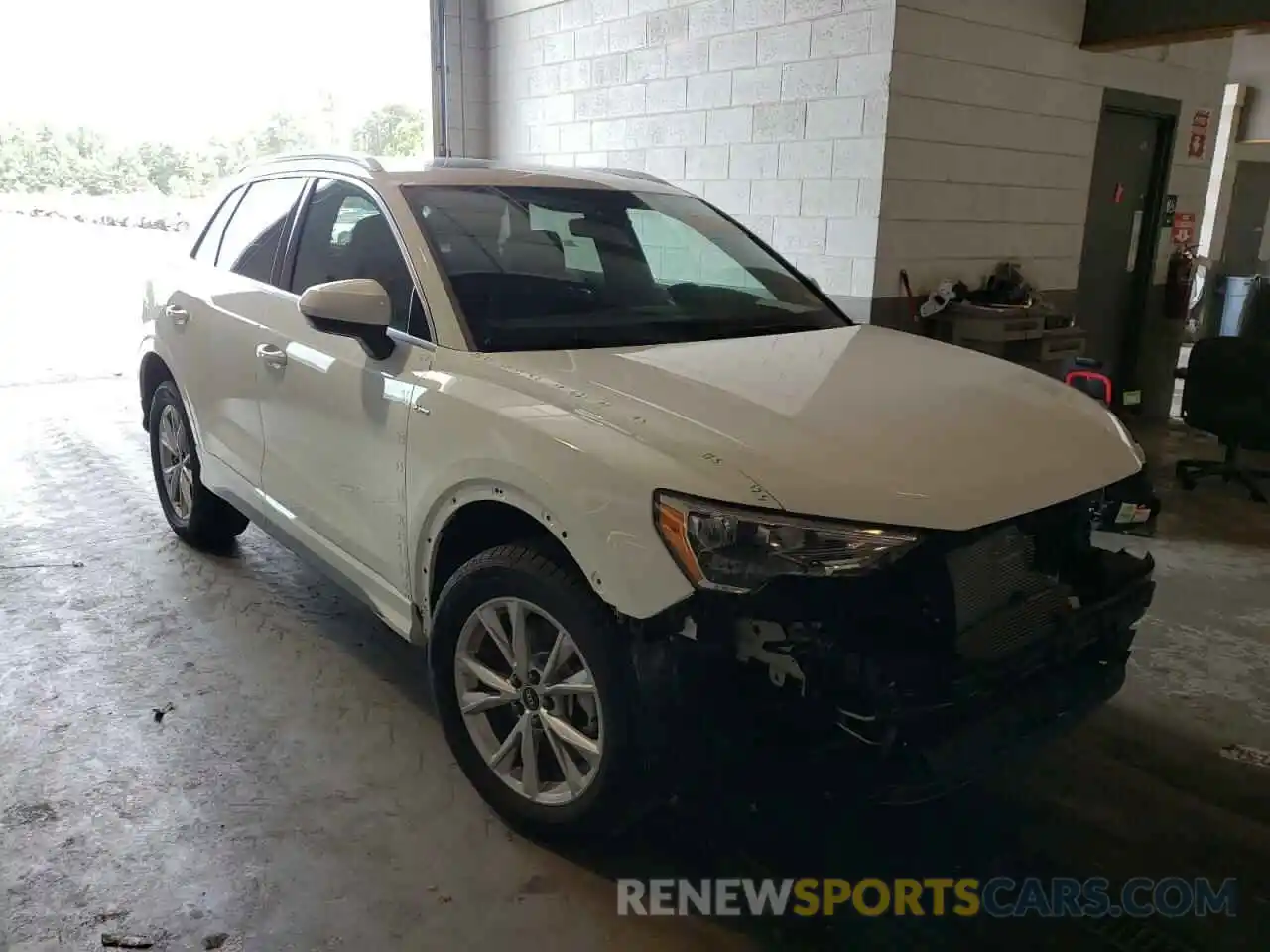 1 Photograph of a damaged car WA1DECF31N1053811 AUDI Q3 2022