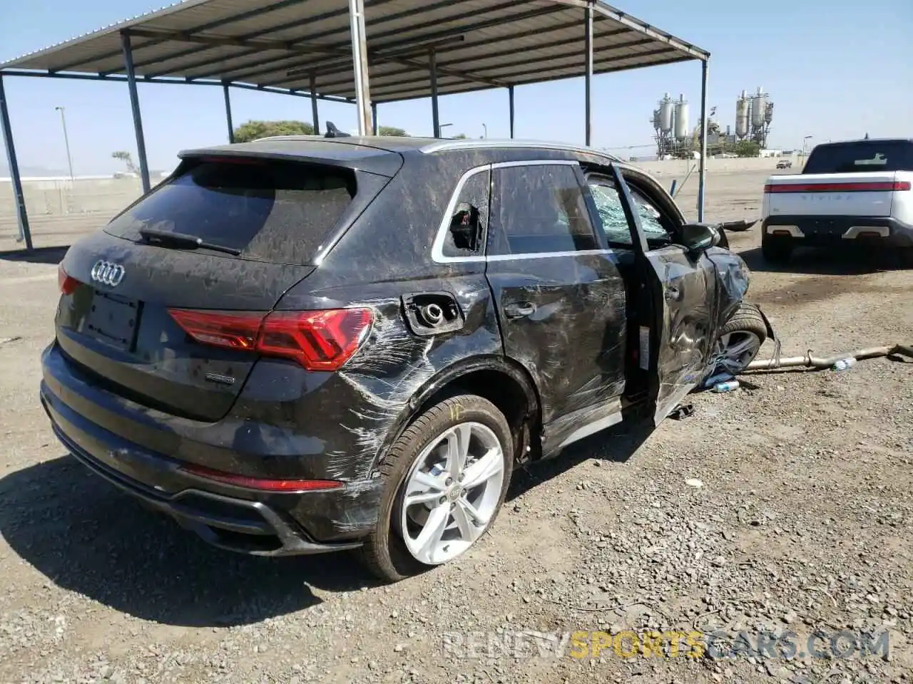 4 Photograph of a damaged car WA1DECF31N1083844 AUDI Q3 2022