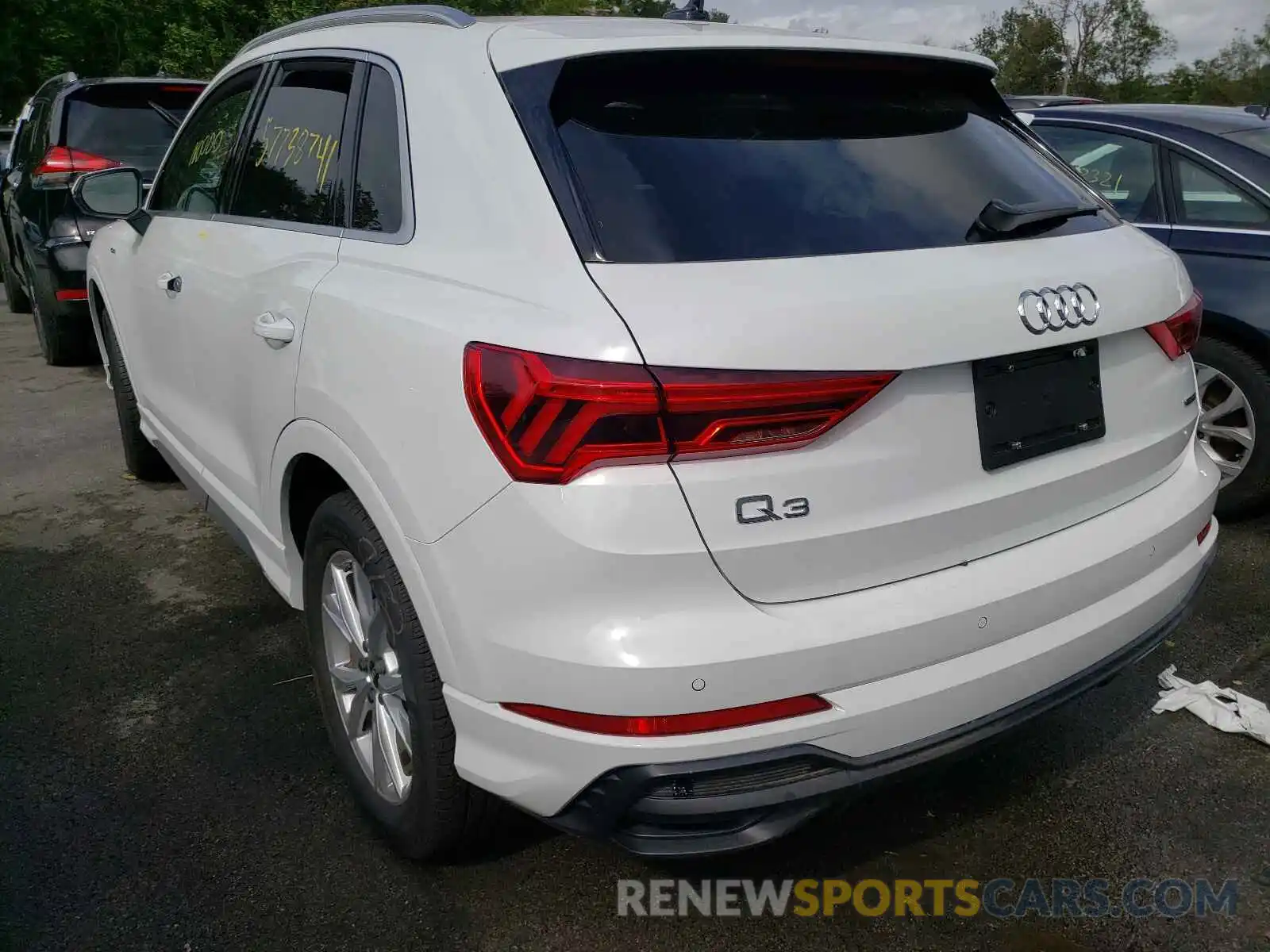 3 Photograph of a damaged car WA1DECF32N1007677 AUDI Q3 2022