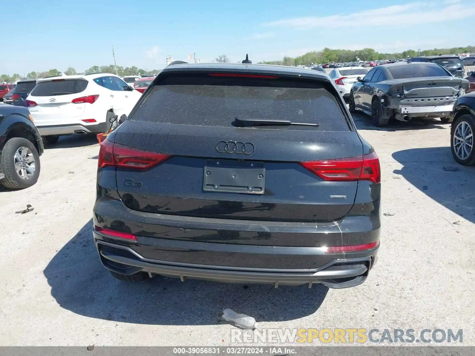 17 Photograph of a damaged car WA1DECF32N1027153 AUDI Q3 2022