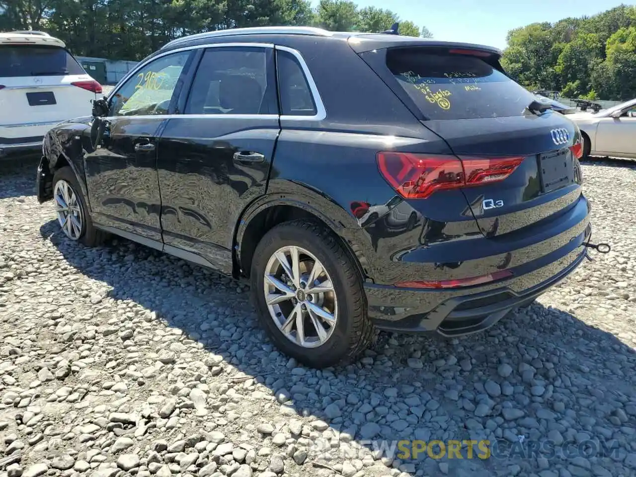 2 Photograph of a damaged car WA1DECF32N1113790 AUDI Q3 2022