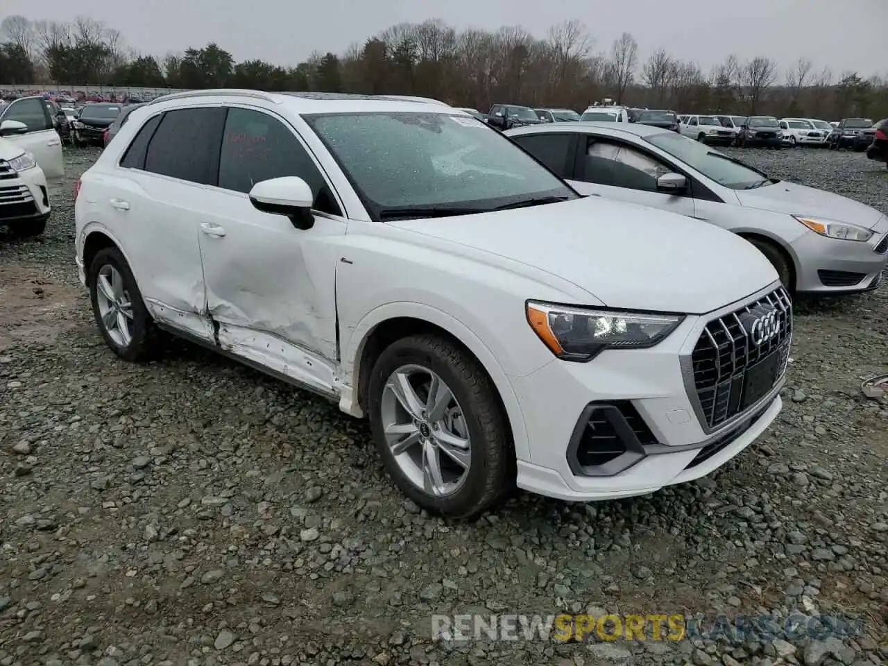 4 Photograph of a damaged car WA1DECF33N1008062 AUDI Q3 2022