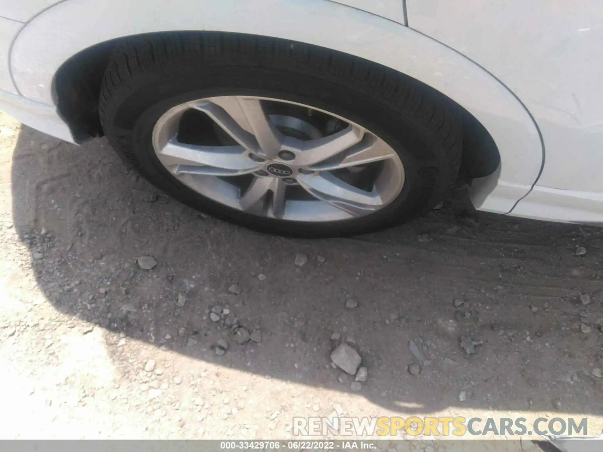 15 Photograph of a damaged car WA1EECF30N1021310 AUDI Q3 2022