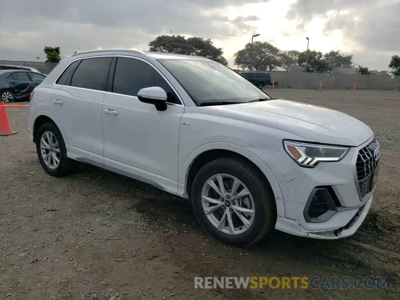 4 Photograph of a damaged car WA1EECF32N1072503 AUDI Q3 2022