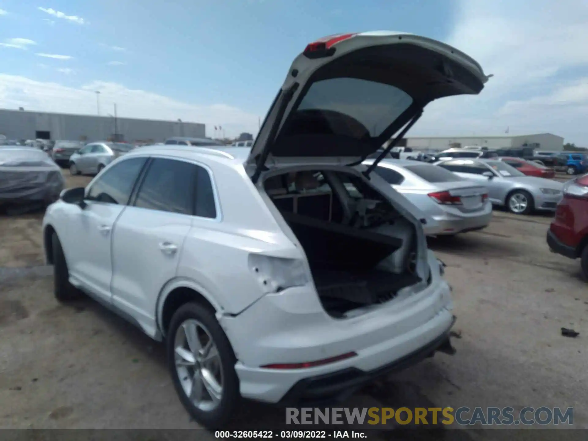 3 Фотография поврежденного автомобиля WA1EECF37N1056586 AUDI Q3 2022