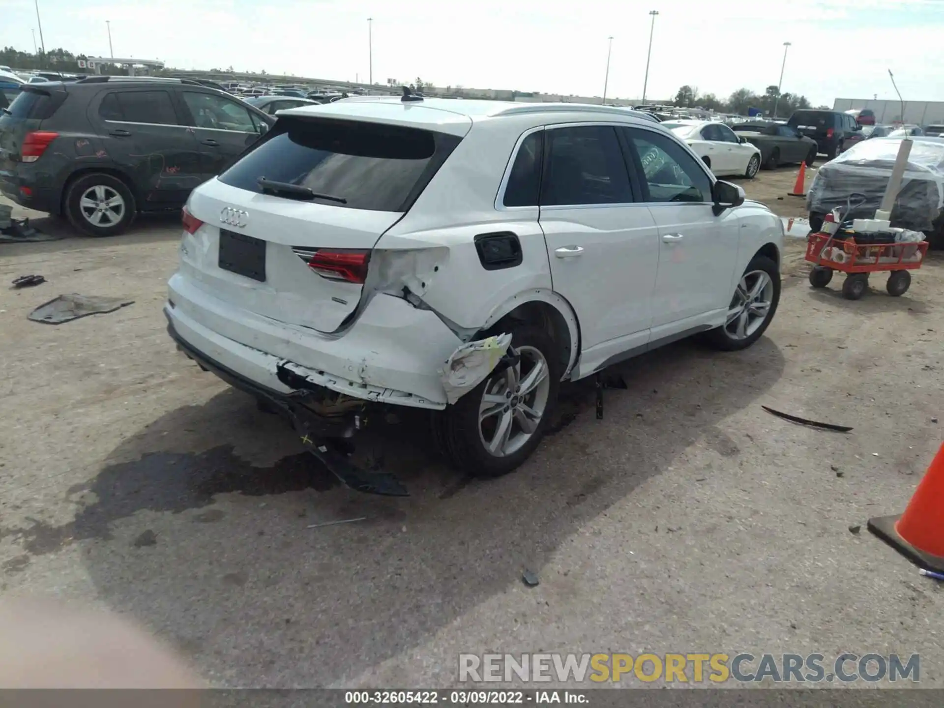 4 Фотография поврежденного автомобиля WA1EECF37N1056586 AUDI Q3 2022