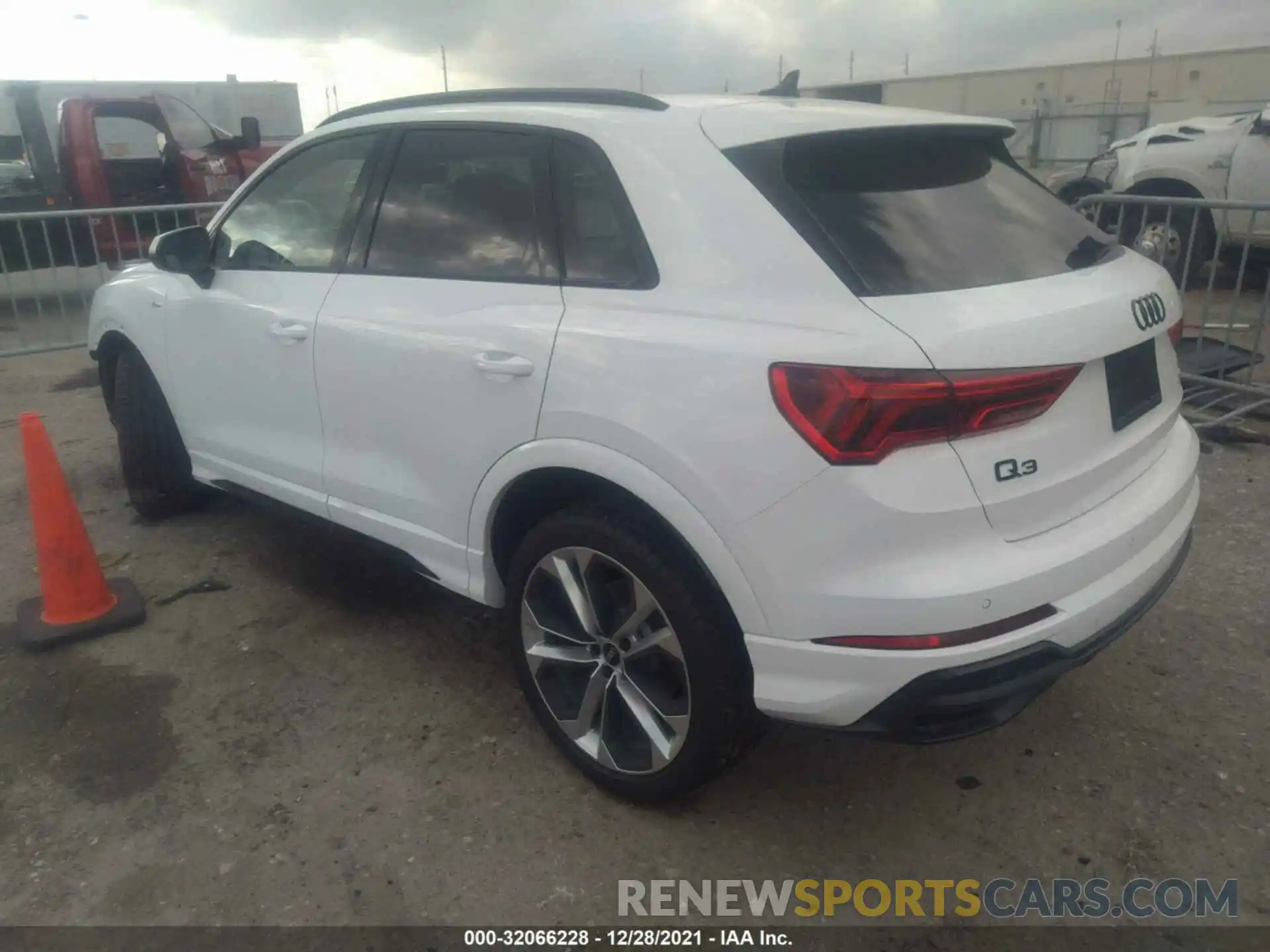 3 Фотография поврежденного автомобиля WA1EECF39N1003680 AUDI Q3 2022