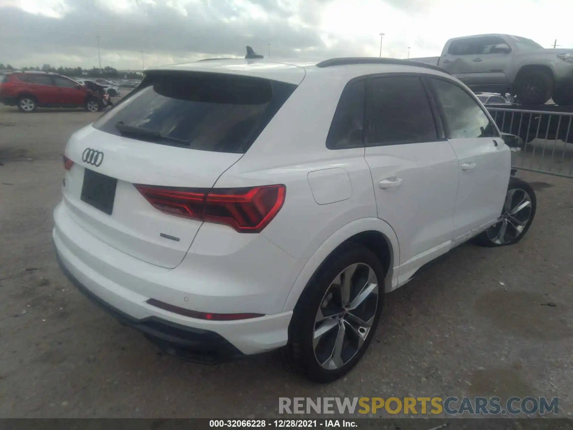 4 Фотография поврежденного автомобиля WA1EECF39N1003680 AUDI Q3 2022