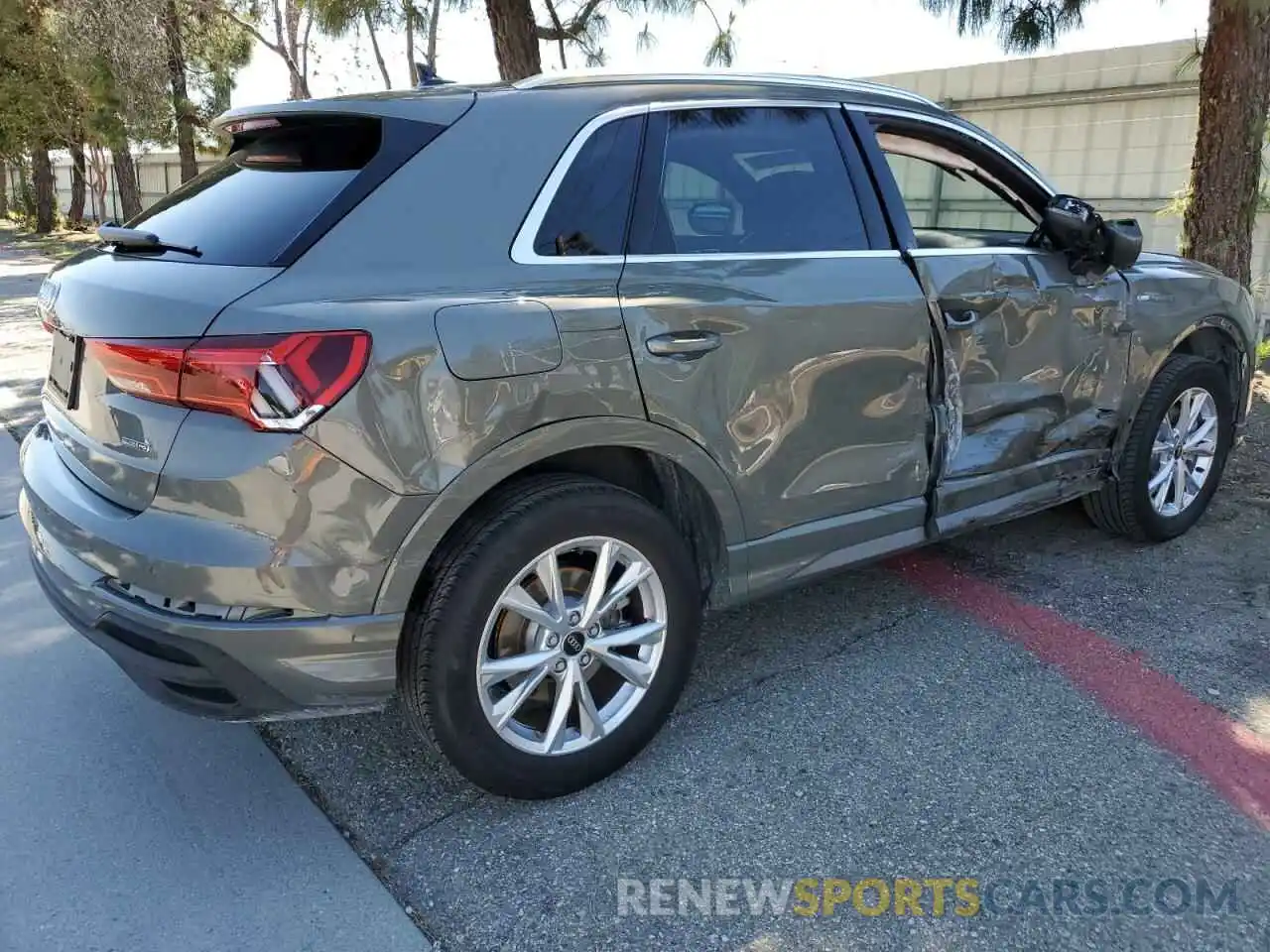 3 Photograph of a damaged car WA1DECF30P1077665 AUDI Q3 2023