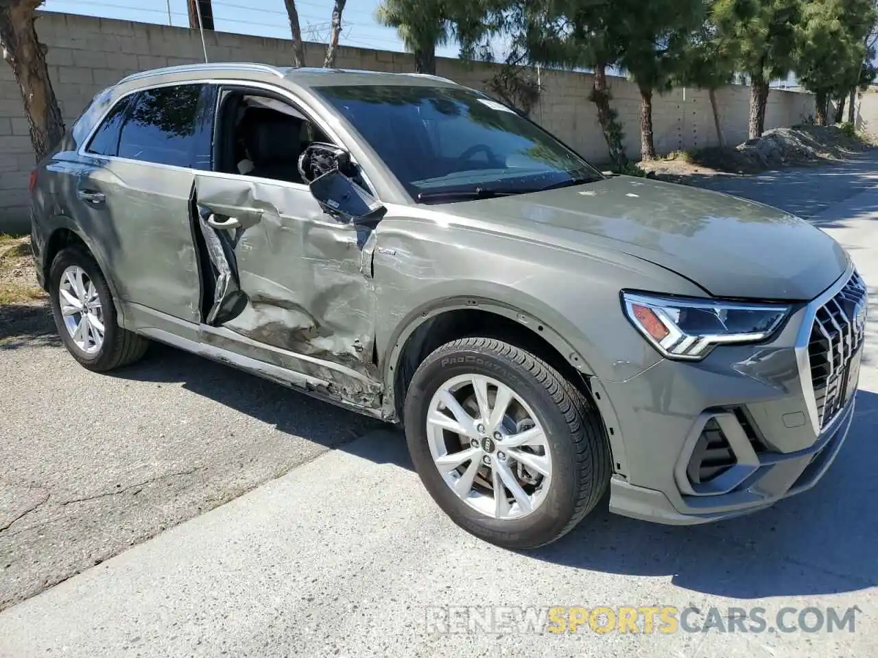 4 Photograph of a damaged car WA1DECF30P1077665 AUDI Q3 2023