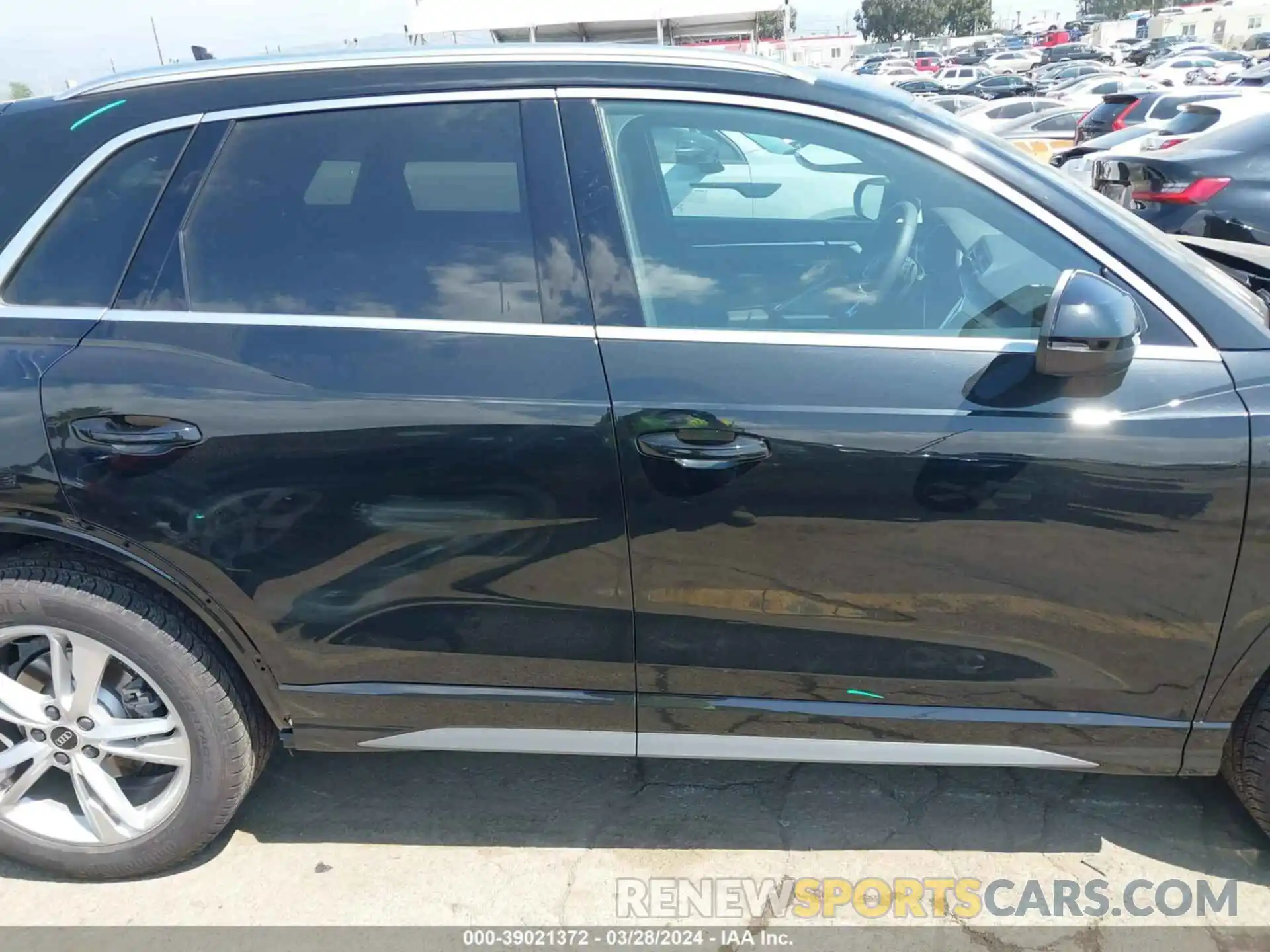 14 Photograph of a damaged car WA1DECF31R1023469 AUDI Q3 2024