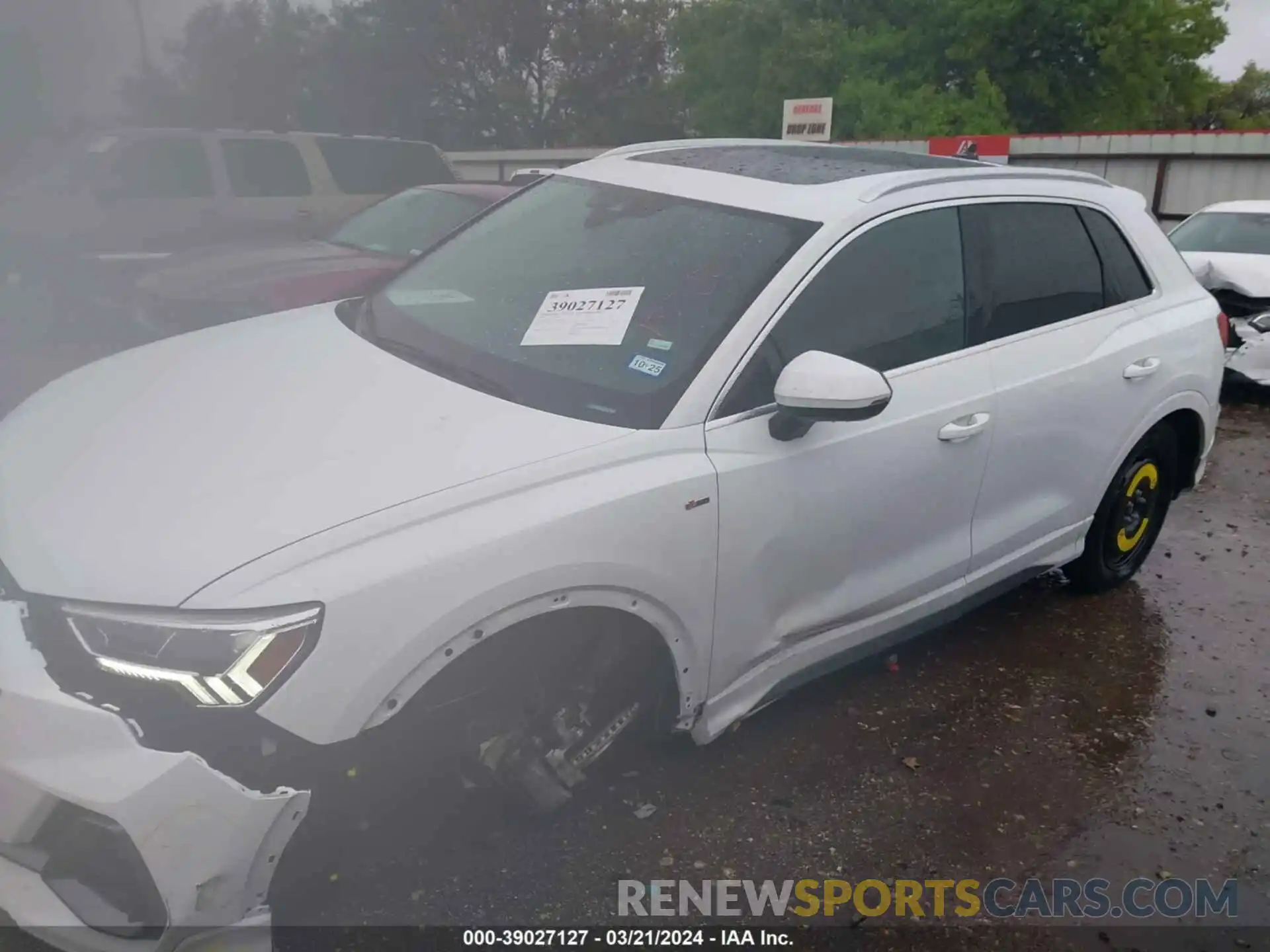 15 Photograph of a damaged car WA1DECF36R1034189 AUDI Q3 2024