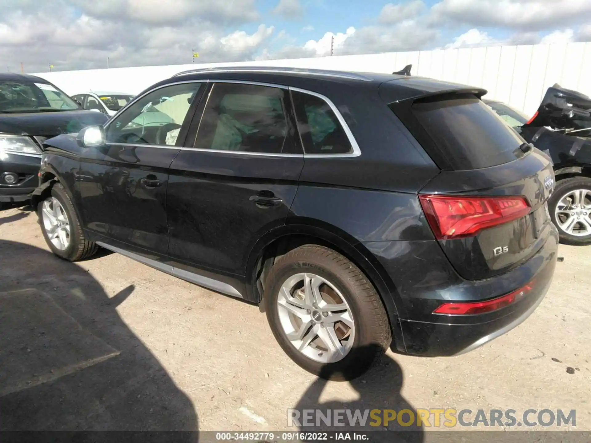 3 Photograph of a damaged car WA1ANAFY0K2046048 AUDI Q5 2019