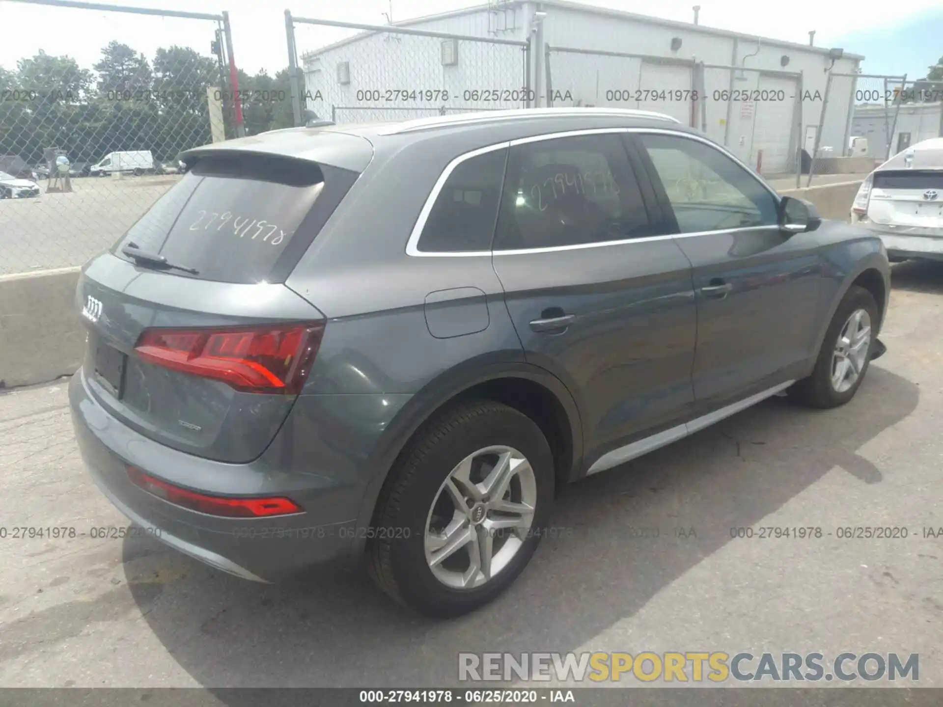 4 Фотография поврежденного автомобиля WA1ANAFY0K2052867 AUDI Q5 2019