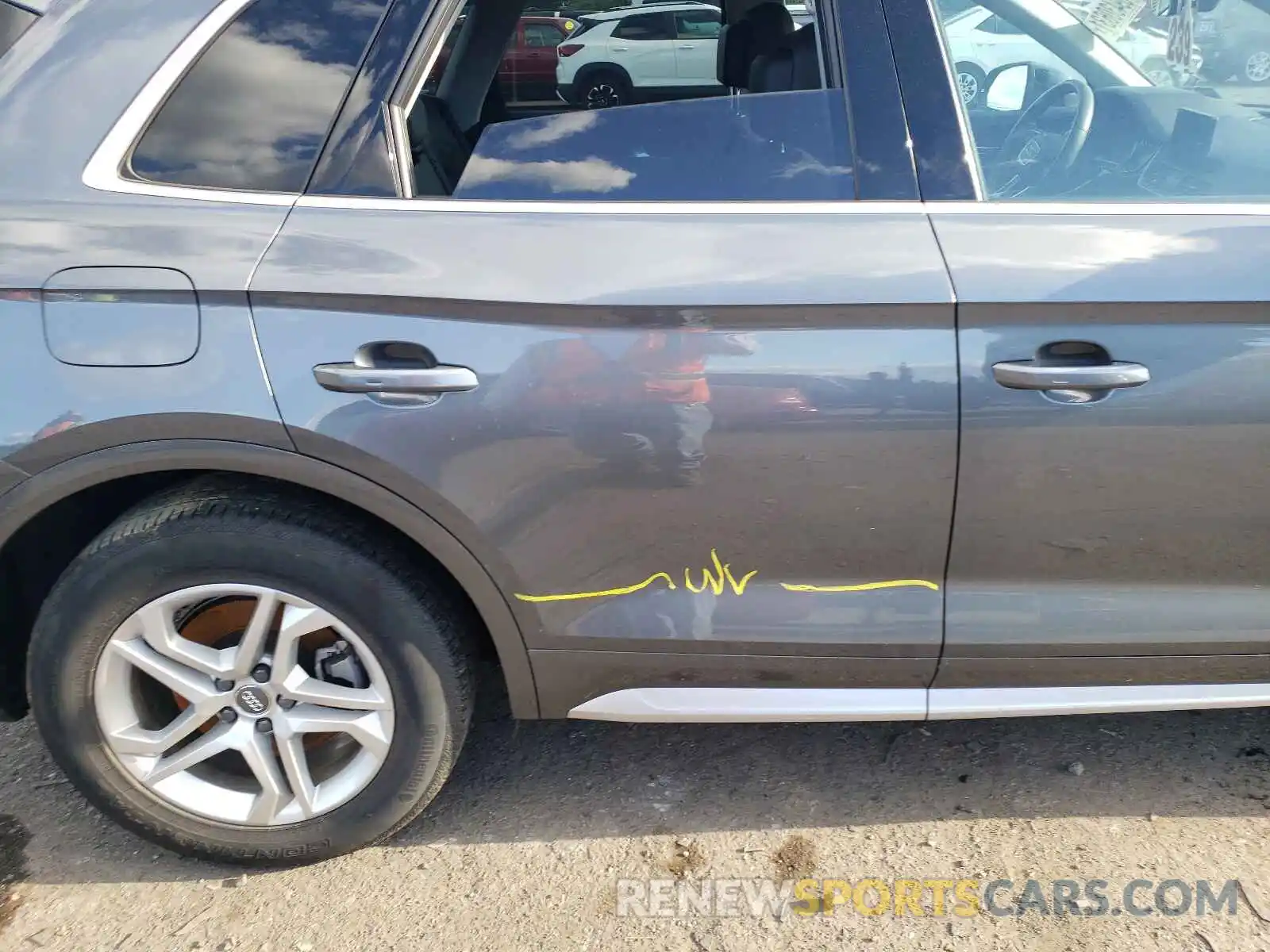 9 Photograph of a damaged car WA1ANAFY0K2053579 AUDI Q5 2019