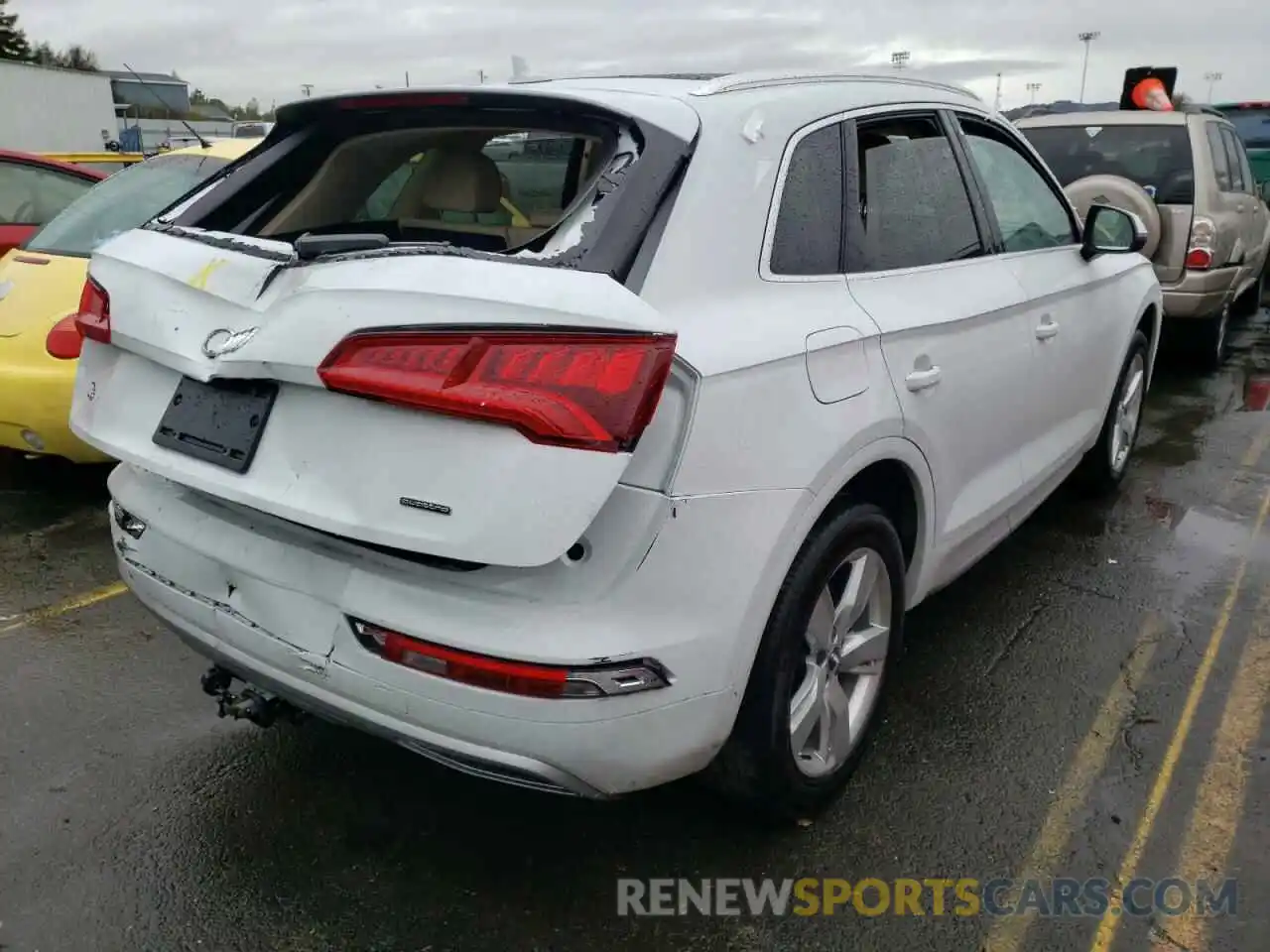 4 Photograph of a damaged car WA1ANAFY0K2108614 AUDI Q5 2019