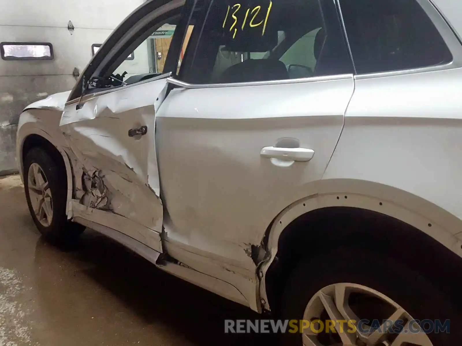 10 Photograph of a damaged car WA1ANAFY0K2127194 AUDI Q5 2019