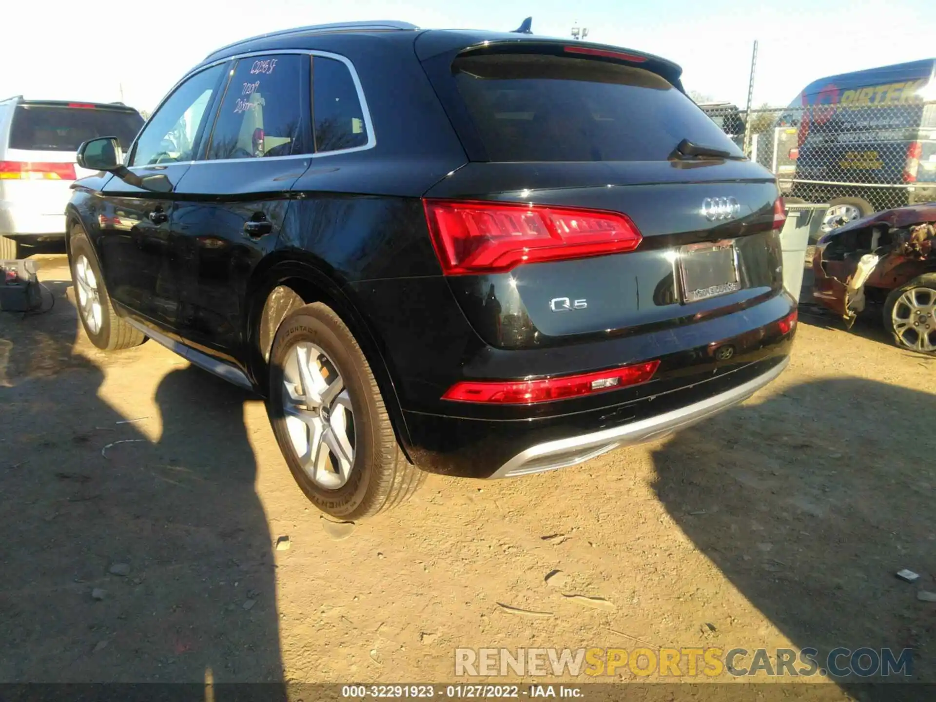 3 Фотография поврежденного автомобиля WA1ANAFY0K2133254 AUDI Q5 2019