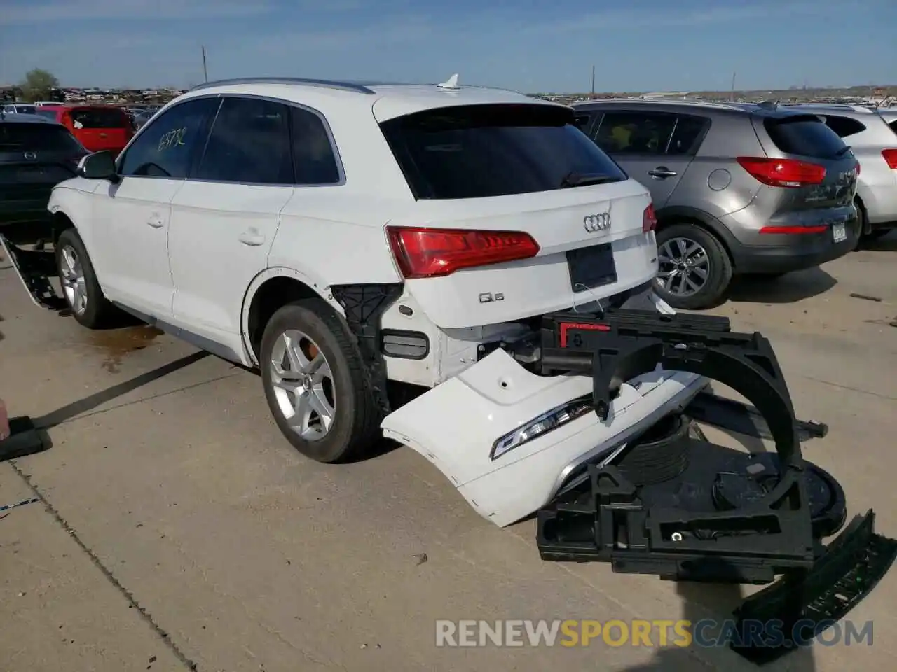 3 Фотография поврежденного автомобиля WA1ANAFY2K2069671 AUDI Q5 2019