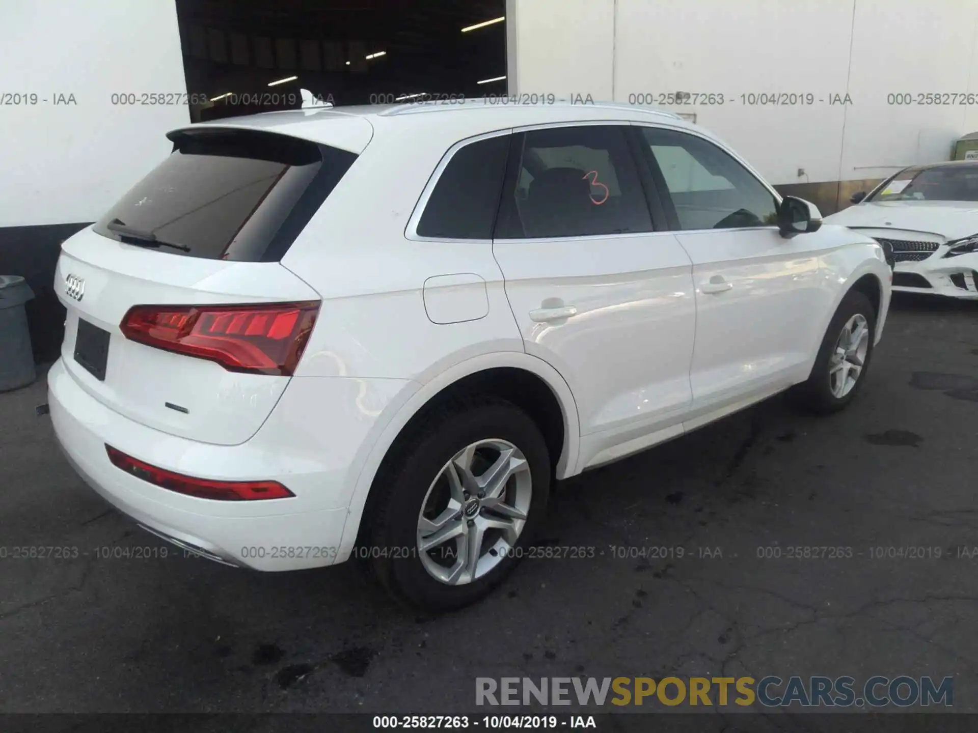 4 Photograph of a damaged car WA1ANAFY3K2067105 AUDI Q5 2019